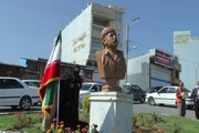 تندیس "قادر مولان‌پور" نماد ایثار و مقاومت مردم سردشت رونمایی شد