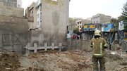 تلاش گروه‌های امدادی تهران در حادثه ریزش ساختمان
