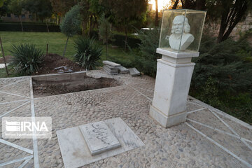 Many fans of Mohammad- Reza Shajarian gathered in Tomb of Ferdowsi