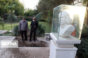 Many fans of Mohammad- Reza Shajarian gathered in Tomb of Ferdowsi