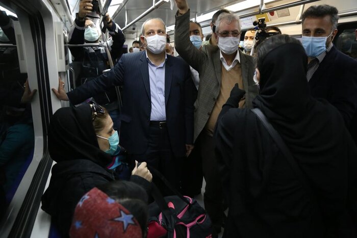 مسافران مترو سفره دل برای سخنگوی دولت باز کردند 2