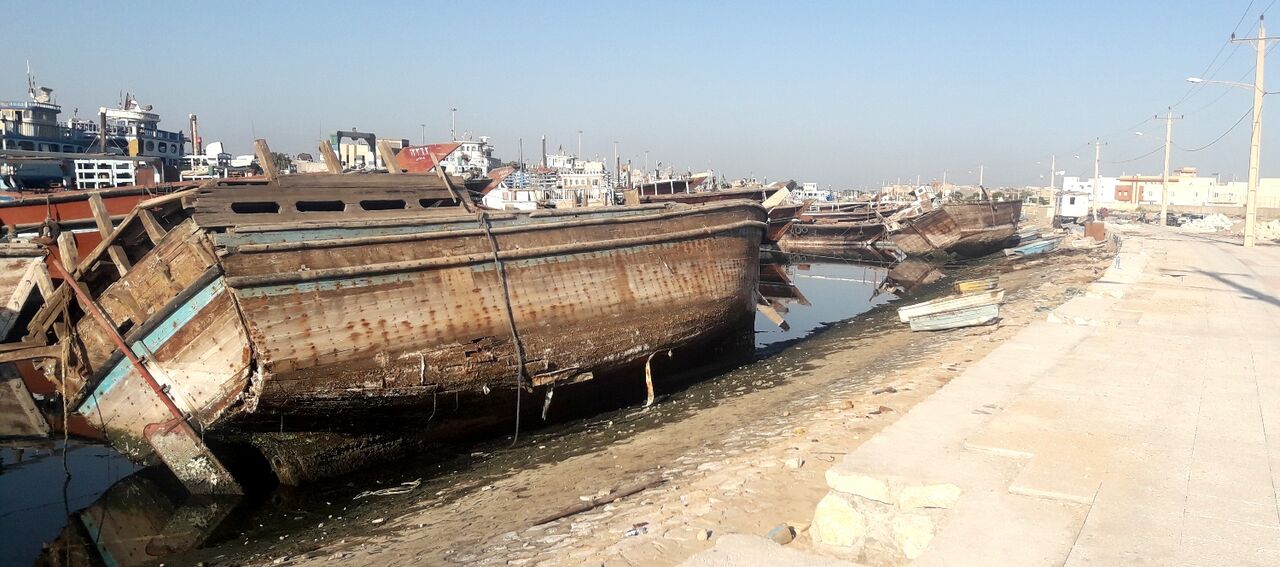 شناورهای فرسوده در خور گناوه 16