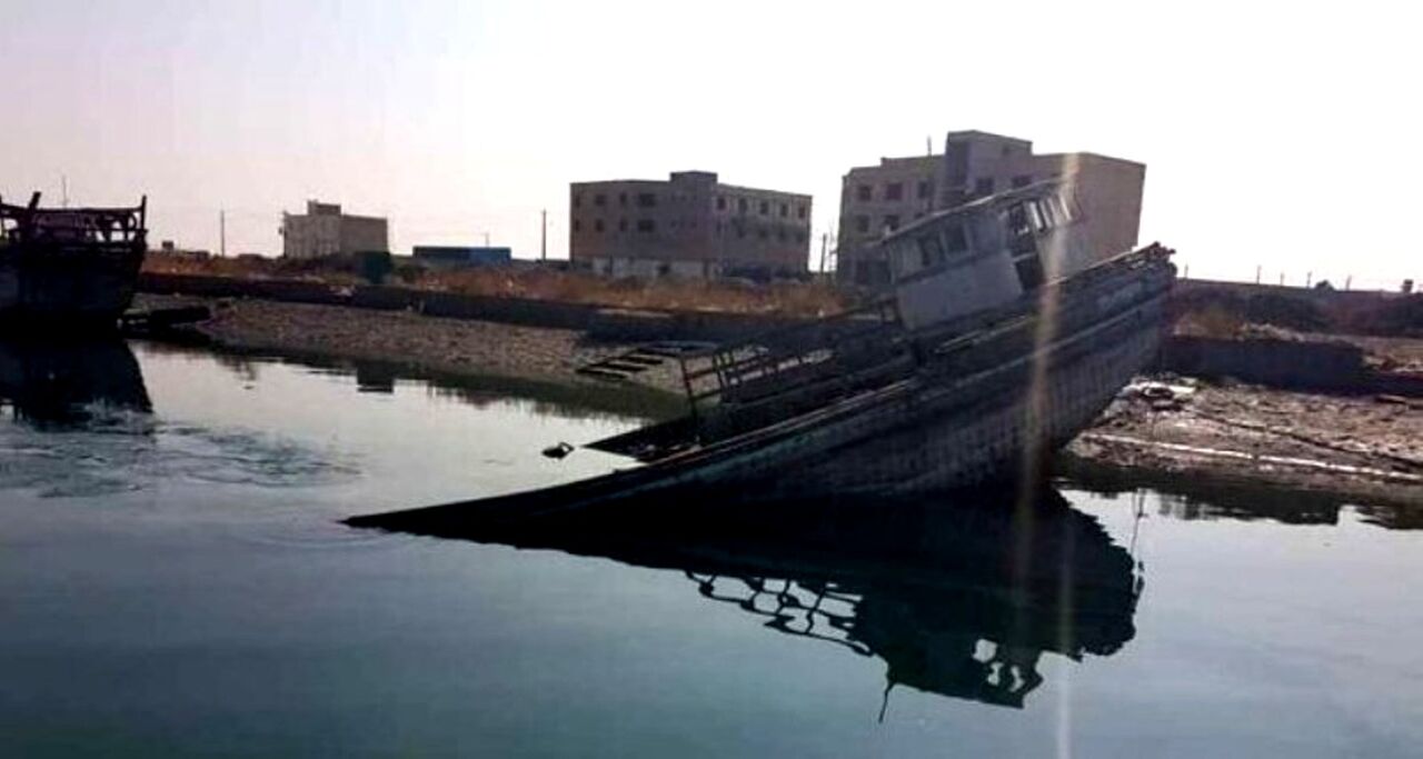 شناورهای فرسوده در خور گناوه 15