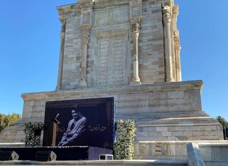 امروز فردوسی و اخوان با نغمه شجریان خراسانیات می‌خوانند