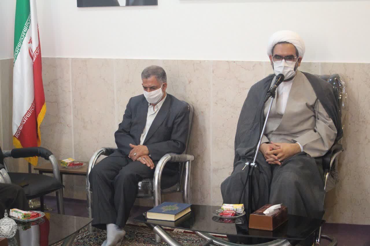امام‌جمعه مهریز: زمین مناسب برای ساخت مسکن در اختیار جوانان قرار گیرد