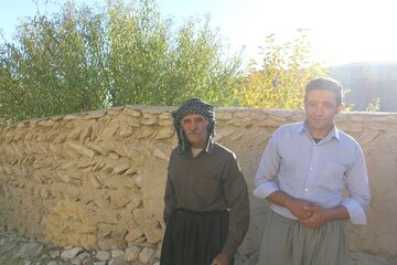 " کریم آباد" تکاب روستایی با یک خانوار