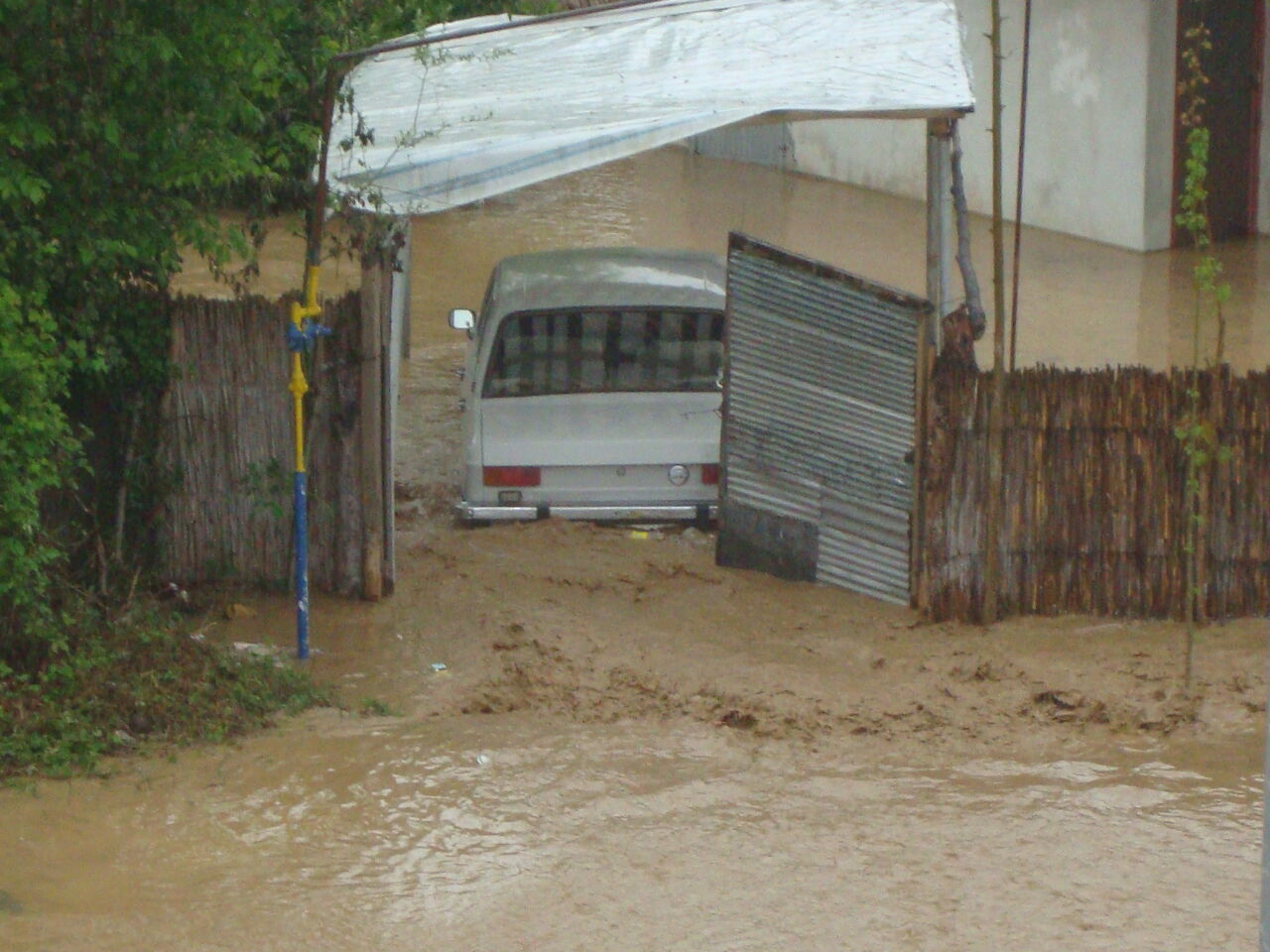 برگشت آب تالاب انزلی بهنگام سیلاب ۵ هزار خانوار را دچار خسارت می کند