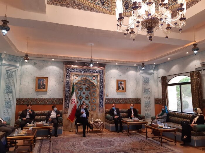 جمعی از پزشکان ایرانی مقیم عمان  با سفیر ایران در مسقط دیدار کردند