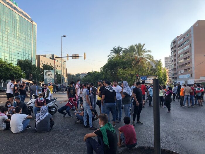 راهیپمایی لبنانی‌ها در سالگرد تظاهرات ۱۷ اکتبر در بیروت