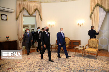 Afghanistan's Abdullah meets with Iranian President