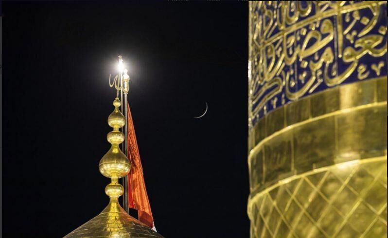تعویض پرچم گنبد حرم امام حسین (ع) با آغاز ماه ربیع الاول به روایت تصویر
تعویض پرچم گنبد حرم امام حسین (ع) با آغاز ماه ربیع الاول به روایت تصویر