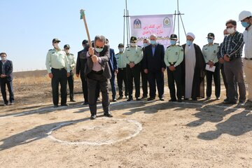 حضور استاندار تهران در قرارگاه مقابله با سرقت فرماندهی انتظامی شرق استان تهران