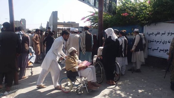 ازدحام در برابر کنسولگری پاکستان در افغانستان ۱۵ کشته داشت