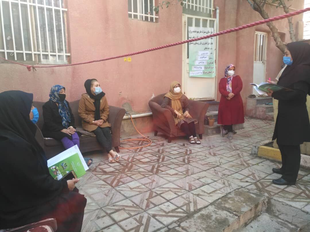 کلاس مهارتی ایجاد باغچه سالم در روستای سیاهبند بومهن برگزار شد