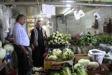 سرد شدن هوا و بازار تهيه ترشي در مهاباد