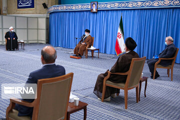 Supreme Leader receives members of anti-COVID19 committee