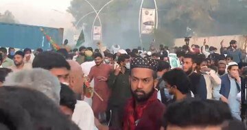 تظاهرات ضدفرانسوی در پاکستان به خشونت کشیده شد