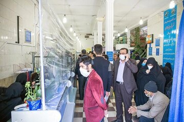 فعالیت ۵۰ درصدی کارمندان؛ ازدحام ارباب رجوع در ادارات و گسترش کرونا
