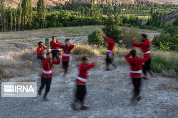 La danse folklorique des Kormanj au nord-est d'Iran