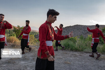 La danse folklorique des Kormanj au nord-est d'Iran