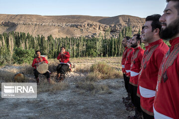 La danse folklorique des Kormanj au nord-est d'Iran