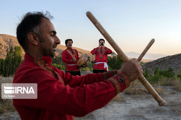 La danse folklorique des Kormanj au nord-est d'Iran