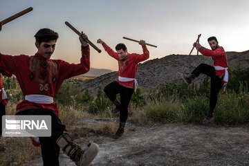 La danse folklorique des Kormanj au nord-est d'Iran