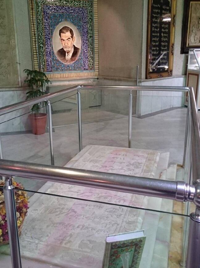 مقبره استاد شهریار و ۴۰۰ شاعر و ادیب نامی کشور در تبریز گلباران می‌شود