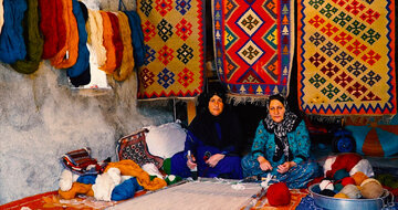 Tejido de kilims con orgullo y amor en el suroeste de Irán