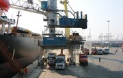 تخلیه کشتی ۷۰ هزار تنی کالاهای اساسی در بندر شهیدرجایی  