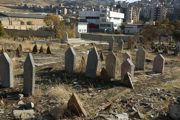 قبرستان قدیمی تایله