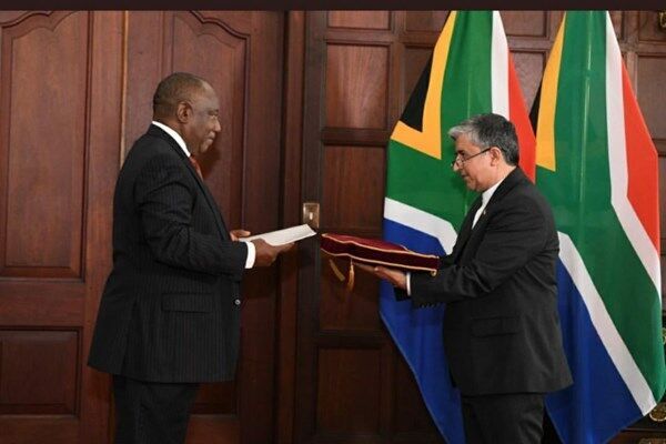 Iranian envoy presents credentials to President of South Africa