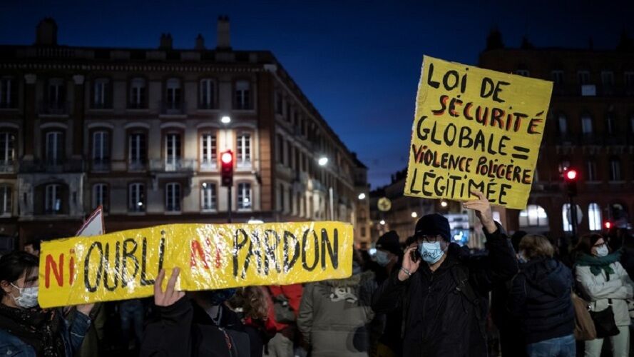 فرانسه؛ دفاع ناشیانه از آزادی بیان تا انکار اصول اولیه حقوق بشر