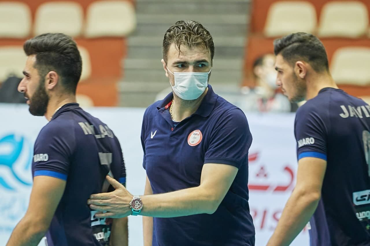 "خداپرست" از مربیگری تیم والیبال آذرباتری ارومیه کناره‌گیری کرد