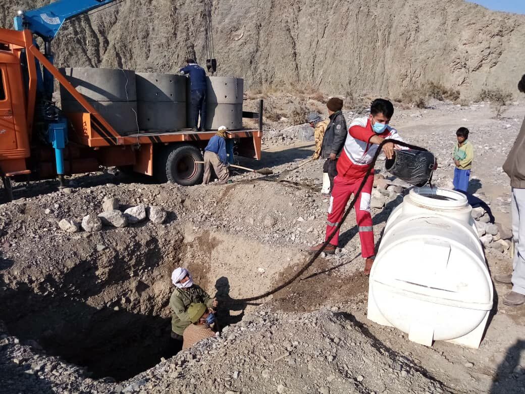 حفر چاه توسط فرد خیر در روستای «گل نی» درمیان