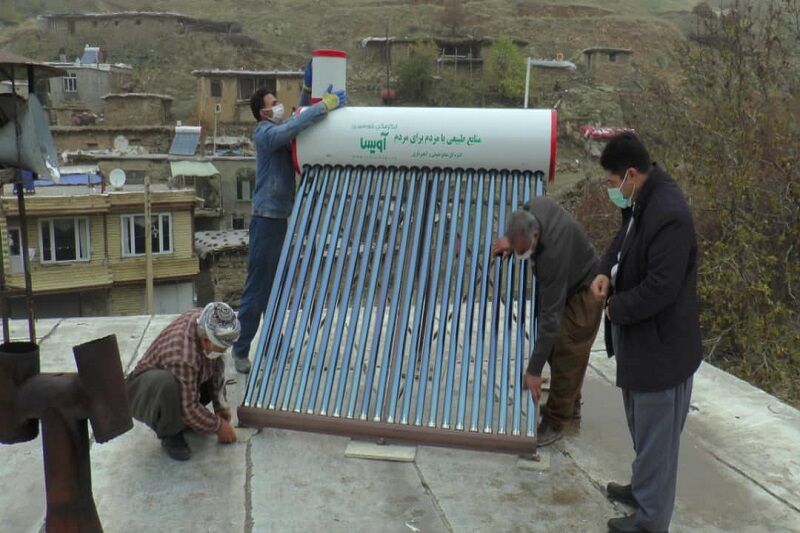 ۵۰ دستگاه آبگرمکن خورشیدی در مناطق جنگلی سردشت راه‌اندازی شد