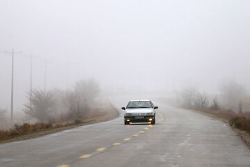 جاده‌های کوهستانی خراسان رضوی مه‌آلود است