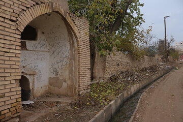 خوتی در کوچه اِسپی اِستون 