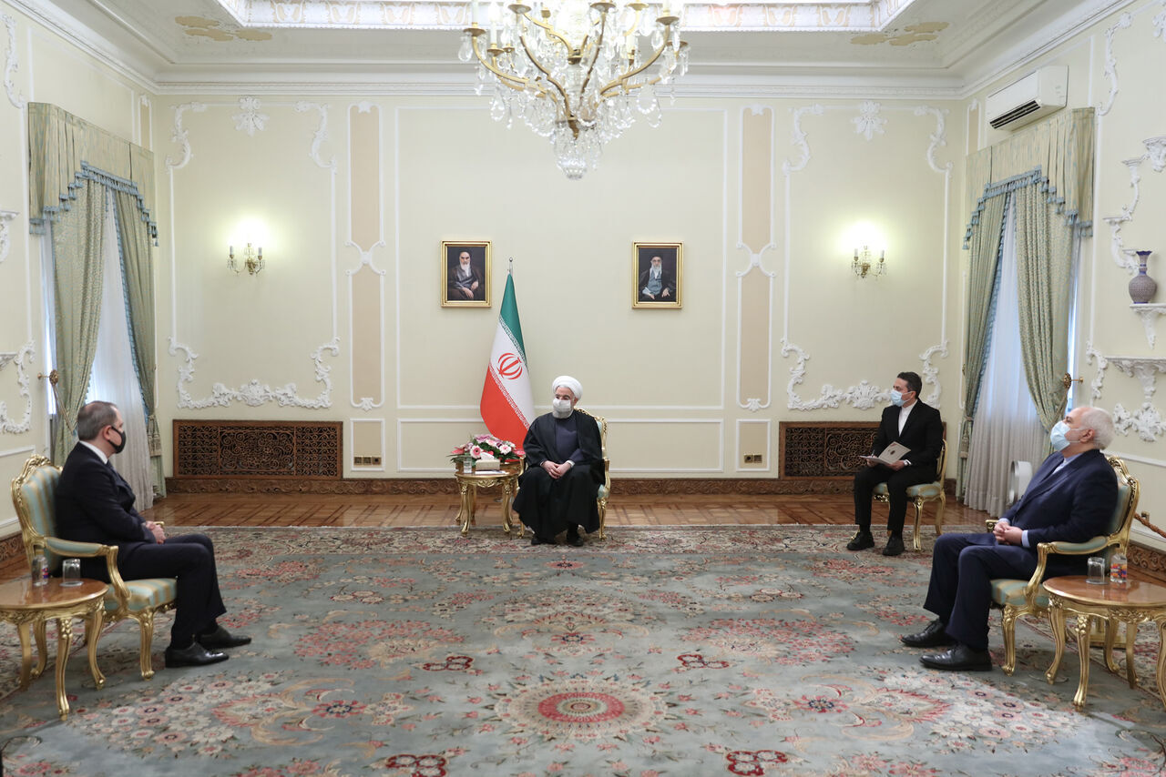 Rouhani calls for further reinforcing mutual ties with Azerbaijan