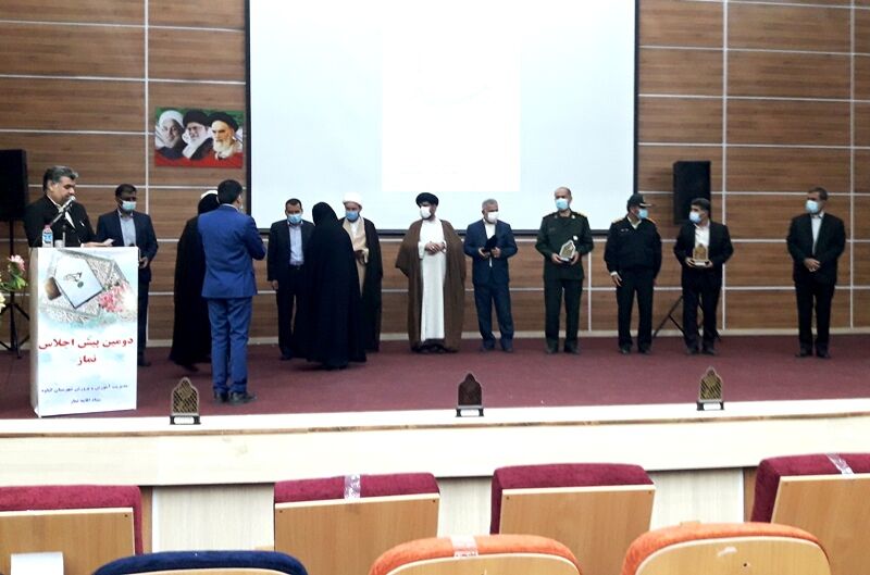 توجه به نماز در خانه فرزندان را از آسیب‌های اجتماعی حفظ می‌کند