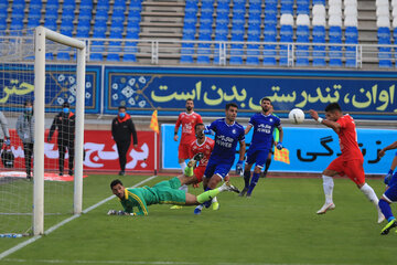 مسابقه فوتبال شهرخودرو مشهد و استقلال تهران