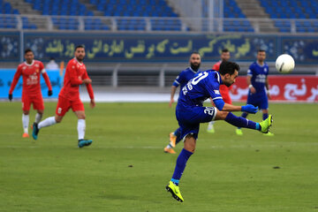 مسابقه فوتبال شهرخودرو مشهد و استقلال تهران