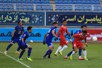 مسابقه فوتبال شهرخودرو مشهد و استقلال تهران