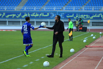 مسابقه فوتبال شهرخودرو مشهد و استقلال تهران