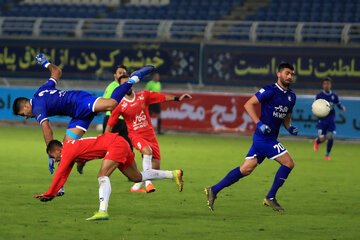 مسابقه فوتبال شهرخودرو مشهد و استقلال تهران