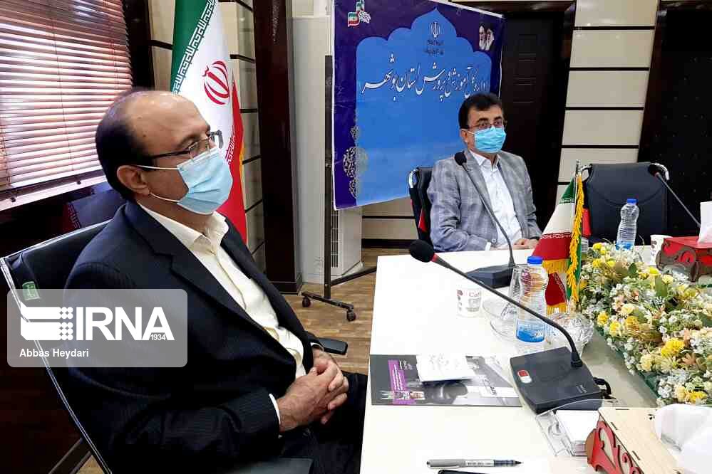 ۲۴۰۰ دستگاه تبلت در اختیار دانش آموزان نیازمند بوشهری قرار گرفت