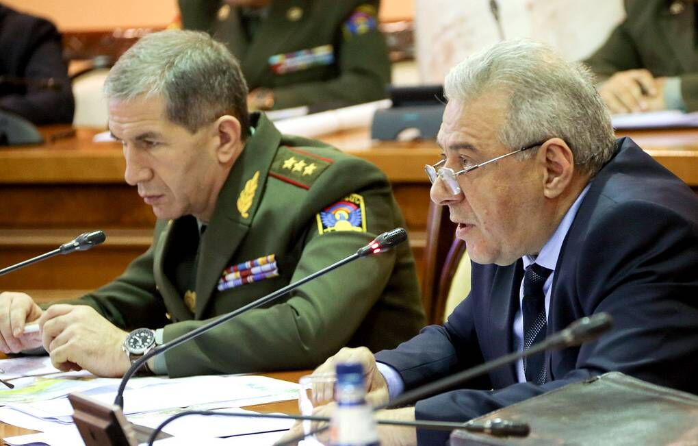 وزیران دفاع روسیه و ارمنستان درباره نقض آتش بس گفت وگو کردند
