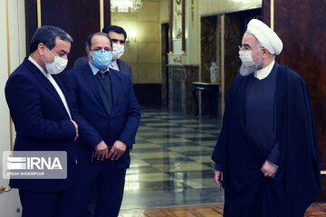 Rouhani receives credentials of seven new envoys