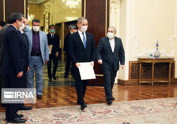 Rouhani receives credentials of seven new envoys