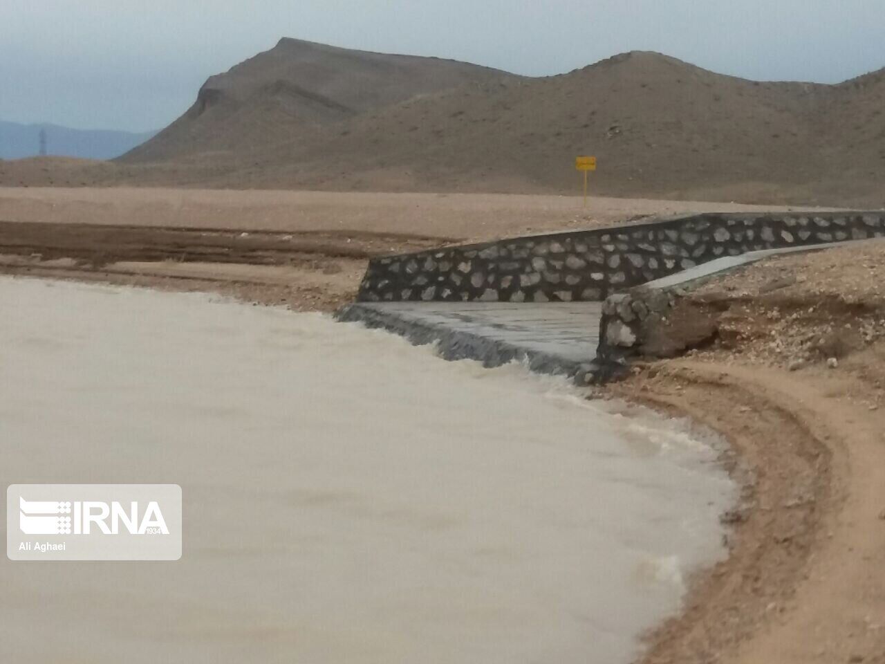 ۸۰ درصد ظرفیت ۱۱ بند خاکی مهریز آبگیری شد